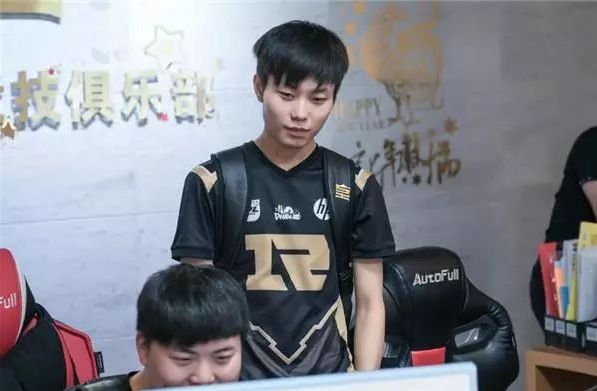 一个球队的 一个球队的