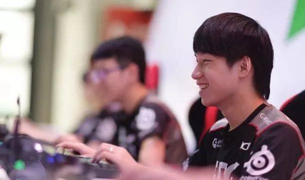 谁就更接近 谁就更接近