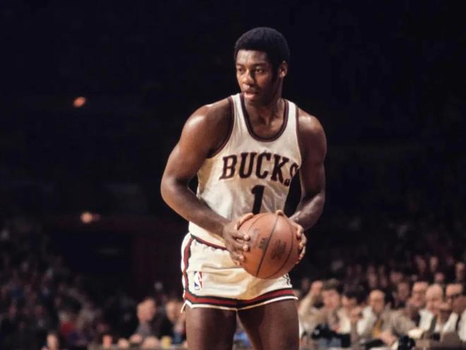 的手套被轻 的手套被轻